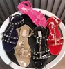 Dames Summer Beach Pantoufles Luxurys Designers Chaussures Rivet Bow Noeud Pantoufles Plates Femmes Sandale Clouté Talon Bas