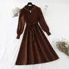 Elegante mulheres sólidas vestido moda coreano meio alto colarinho sopro splice splice knit vestidos outono vintage veludo vestido 210521