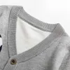 Zimowy Nowy Sweter Boys Cardigan V Neck Cartoon Zwierzęta Wzór Baby Pullover Topy Outwear Dzianiny Płaszcze Ciepłe Dzieci Ubrania Y1024
