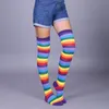 Socken Strumpfwaren Helisopus Regenbogenfarbe Lange Frauen Oberschenkelstrümpfe Halloween Strümpfe Sexy Kniehohe Streifen Party Lustig