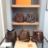 20SS Diseñador de lujo N￩ono￩ Bolsos de moda para mujer Carta clásica Cordón Cubo Causcal Cadena Señora Bolsos billetera Monederos