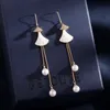 Koreańska luksusowa marka urok kobiet Kolczyki Dangle Kolczyki Moda i wykwintne S925 Silver Ear Hook Kolczyki Kobieta High End Pearl EA294O