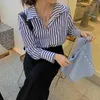 Werueruyu Lossa Casual Vintage Striped Basic All Match College Wind Långärmad Slå ner Krage Kvinna Kvinnor Grundläggande T-shirts 210608