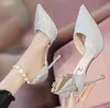 Scarpe da donna 2024 Nuove donne pompe di lusso perla tacchi alti moda stiletto scarpe da sposa per le donne sposa scarpe a punta poco profonde
