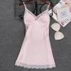 Mulheres Sleepwear Suspender Nightgown Satin Mulheres com Curva Verão Chemise Nightdress V-pescoço vestido de sono Quimono Robe vestido de lingerie fina