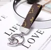 Designer sleutelhanger lanyards pu leer Llaveros ontwerper sleutelhanger gesp liefhebbers auto handgemaakte sleutelhangers mannen vrouwen tas hanger accessoires 3 RW41