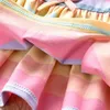 女の子レインボーストライプベストドレス甘い飛行スリーブ翼ドレス子供ドレス幼児ガール夏服2021 Q0716