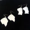 Intressant rullpapper dingle örhängen akryl kreativ handduk toalettpappers örhänge för kvinna nattklubb smycken