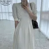 Koreansk chic sommarklänning Kvinnor Kort vintage Vit Midi Long V-Neck Line Pläterad Puff Sleeve Klänningar 13566 210417