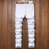 Europeiska amerikanska trendmän jeans hål stretch vita broderade bokstäver slim fit denim byxor för manliga pantalons häll hommes