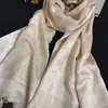 2023 وشاح مصمم الأوشحة الحريرية النساء أزياء الذهب thead نمط مصممي الطباعة شالات رقيقة بدون box180 -70