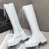 2021 kvinnor chunky knä hög långa stövlar vinter gotiska romersk plattform stövlar dam booties 4cm högklackat dragkedja kvalitet vita skor y1125