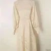 Um laço de linha elegante oco out mulheres vestidos lanterna manga comprida bandagem de cintura alta com colete midi branco e preto feminino moda