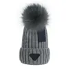 Modemarken Damen Herren Dreieck Winter Hairball Beanie Designer Casquette für Damen Herren Design Warm Protect Kopfbedeckung Mann Frau Outdoor Street Gestrickte Pom