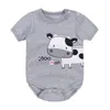 Grijze melkkoeien baby bodysuits zomer korte mouw pasgeboren jumpsuits schattige melk vee zuigeling uit één stuk kleding driehoek shirt 210413