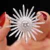 Pinnen broches grote witte kubieke zirkonia zonnebloem broche pin luxe kristal voor vrouwen bruiloft sieraden bling braach jurk broches marc22