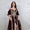 Luxe Bourgogne Sirène Caftan Marocain Robes De Soirée Formelles Demi Manches Sexy Fente Avant Dentelle Cristaux Perles Arabe Dubaï Occasion Spéciale Robes Robe De Bal