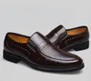 Sandálias de couro masculino de verão novo, de meia-idade e velhos sapatos masculinos, sapatos de papai sandálias de couro respirável romano 38-45