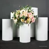 Feestdecoratie rond witte vloer taart tafel voetstuk stand cilinder plint diy bruiloft decoraties