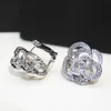 Stud Nuevo patrón Pendientes huecos con diamante Camellia Shining S925 Joyería de lujo de moda de plata esterlina LOVE R230619