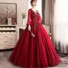 Quinceanera Dresses 2021 와인 레드 3/4 긴 소매 공주 파티 댄스 파티 공식 V 넥 아플리케 Organza 볼 가운 레이스 Up Vestidos de 15 Anos Q04