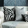 ラグジュアリースローソファクッションの装飾的な北欧のエレガントな枕のための椅子ベッド30 * 45 * 50ブラックゴールデンシマウマPhotaid 211203