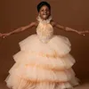 2022 Peach Cute Princess Girls Abiti da spettacolo Perline di cristallo Collo alto senza maniche Tulle Tiered Ruffles Increspato Lunghezza del pavimento Bambini Wedding Flower Girls Dress Plus Size