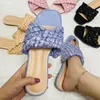 2021 Mulheres por atacado Plus Size Chinelos de Verão Sapatos de Verão Beachwear Sandálias Plana Flip Flops Scuffs Praia Tecelagem Cortinha Cor Sólida Confortável