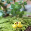 Amarelo Duck Fairy Jardim Miniatures Home Ornament Boneca Brinquedo Pingente Musgo Líquene Micro Paisagem Natural Resina Artes Artesanatos Presentes