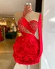 Nya Red Mini Mermaid Cocktail Dresses Beading Sheer High Neck One Shoulder Long Sleeve Lace Applicques Arabisk prom aftonklänning Go247K