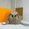 Mochila Estilo Montsouris Mochilas O Padrão em Relevo Couro Genuíno em 4 Cores Bolsa de Viagem Feminina Designer Fivela Corda de Amarração