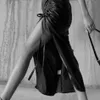 Бесплатные женские PU кожи MIDI платье сексуальное одно плечо с длинным рукавом Draped шнурок расщепленные клубная вечеринка ES 210524
