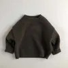 Nya Baby Boys Kläder Tröja Höst Vinterflickor Barnkläder Tjejer Koreanska Pullover Kids Kläder Solid Färg Stickad Sweater Y1024