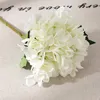 Fiori finti decorativi per la casa Simulazione Ortensie di seta Due foglie Sposa Mano che tiene bouquet Guida al matrimonio Fiori artificiali in fiore