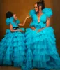 Turkusowe Blue Prom Dresses Deep V Neck Skromne Warstwowe Ruffles Long Tulle Puffy Tulle Ball 3D Tutu Flower Suknie wieczorowe Custom Make Formal Sukienka