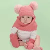 Mode vague tricot bébé Pom-Pom Beanie écharpe gants ensembles beaux enfants deux balles solide chaud chapeaux écharpes gants taille 0-36 mois
