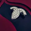 wholer brass gold plated diamonds pearls classic style brooch Luxury vintage bronze jewelry brooches new designer European siz5715206