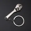 Keychains Silver Mini Multifunktion Skiftnyckel Keyring Metal Reparation Portable Hand Tool Jaw Spanner Home Justerbara nyckelkedjor Universal Miri22