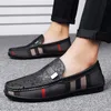 Mocassino Scarpe da uomo 2021 New Slip on PU Leather Casual Business Shoes Moda Classic Confortevole Primavera Autunno Semplicità Punta tonda Concise Solid DH531