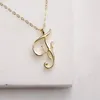 Piccola corsiva 26 capitale collana Nome partner singolo Nome iniziale Alphabet A-J Charm Swirl monogramma Word Testo Caratteri a ciondoli Collane per donne per donne