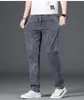 Mäns Jeans 2022 Hög bomullstyg Klassisk stil Straight Elastic Business Comfortable Pants Male Light Blue Black Byxor