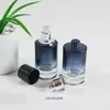 30mlの青いガラスの微細なミストスプレーポンプのボトル、プラスチック銀の噴霧器が付いている化粧品の包装容器を噴霧する