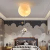 Cartoon Moon Chandelier Lampada da camera per bambini Personalità creativa Nordic Designer Astronauta Lampade a sospensione