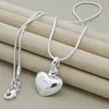 Collar de placa de plata de ley 925 Forma de corazón Pequeños collares colgantes para las mujeres Regalo del día de San Valentín