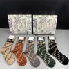 Mode weiche Baumwollsocken Klassiker Brief Jacquard Unisex Strümpfe Weihnachtstag Geschenk für Männer Frauen Hosiery4504233