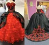 2022 Mode Charro Noir Rouge Quinceanera Robes Arc Floral Applique Perles Plissée Sans Bretelles À Lacets Dos Doux 15 Filles Robe De Soirée Mexicaine