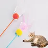 Cat Toys Teaser Wand Toy Interactive med f￤rgglada fj￤der och klockkattunge tr￤ningstr￤ningstillbeh￶r