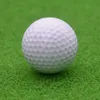 pelotas de golf en blanco