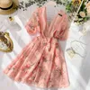 Feminino Curto Chiffon Vestido Verão Temperamento V-Pescoço De Esmagamento Francês Super Fada Doce Floral ML869 210506