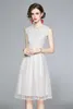 ファッションデザイナー女性のドレス女性夏のエレガントなセクシーなノースリーブ刺繍メッシュドレス女性のウェディングパーティードレスvestidos 210525